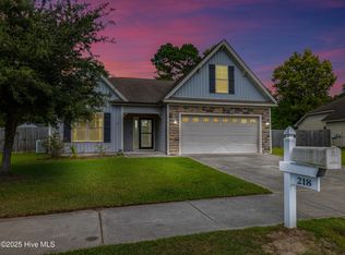 218 Hidden Oaks Dr, Jacksonville, NC 28546