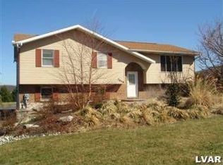 2649 Grove St, Slatington, PA 18080