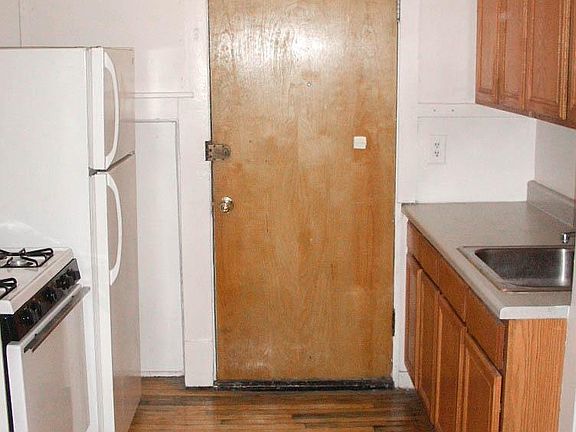 5th image of 638 W Arlington Pl #56