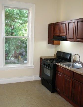 4th image of 101 Fairview Ave #2R