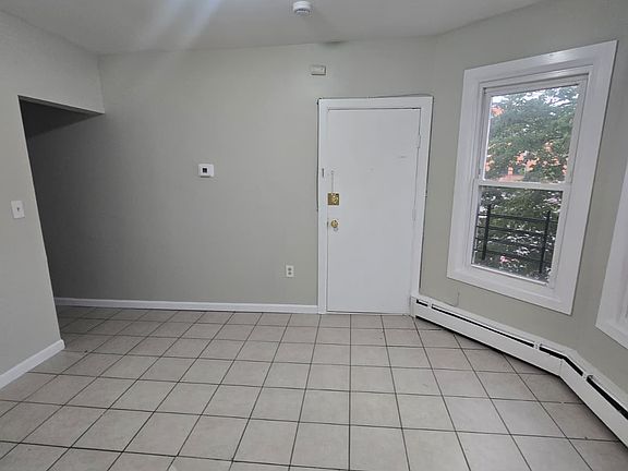 5th image of 825-827 E 19th St #2L
