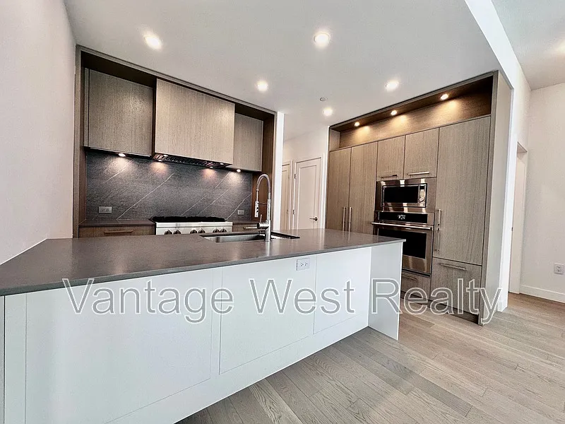 2 bed, 2.0 bath, 960 sqft, $3,275 — Photo 2