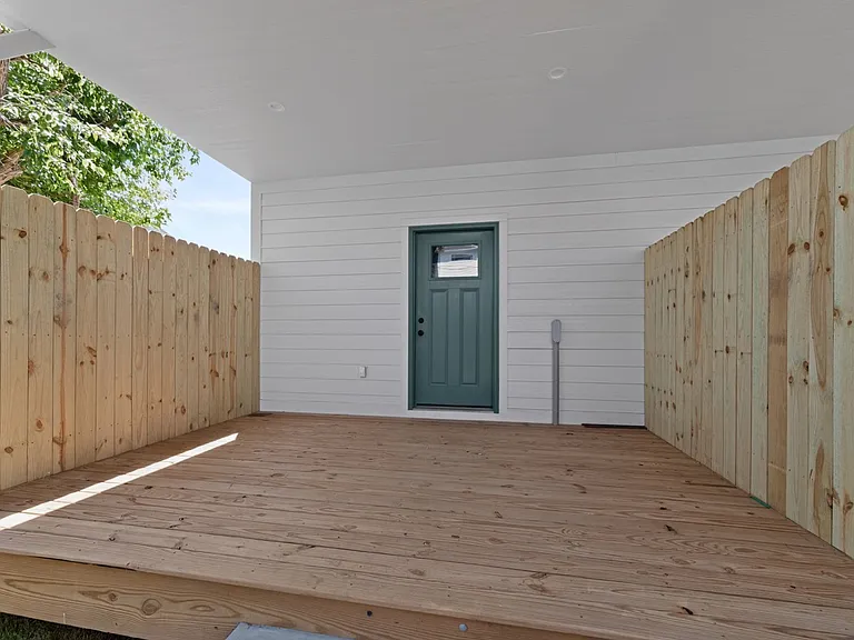 2437 Guilford Ave — Photo 26