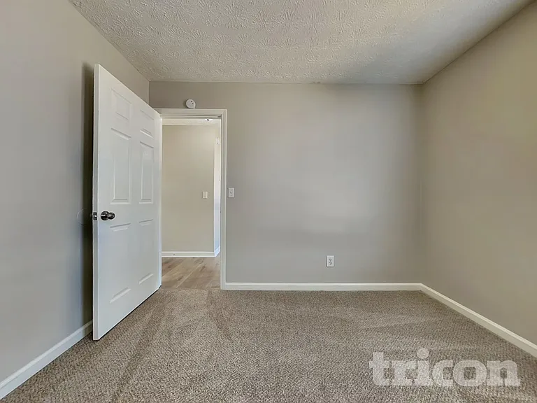 140 N Greenfield Cir — Photo 12