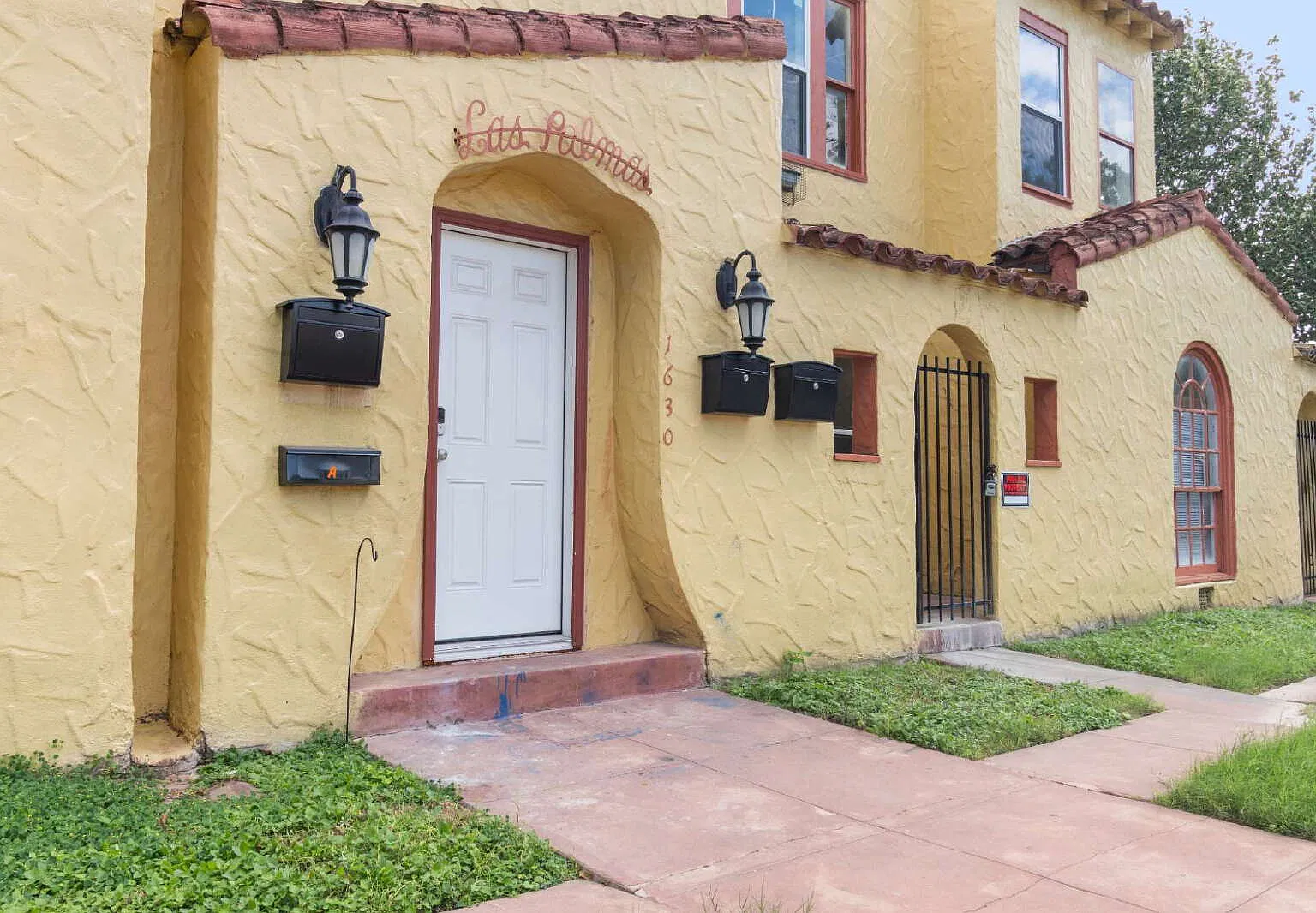 1630 W Rosewood Ave — Photo 2
