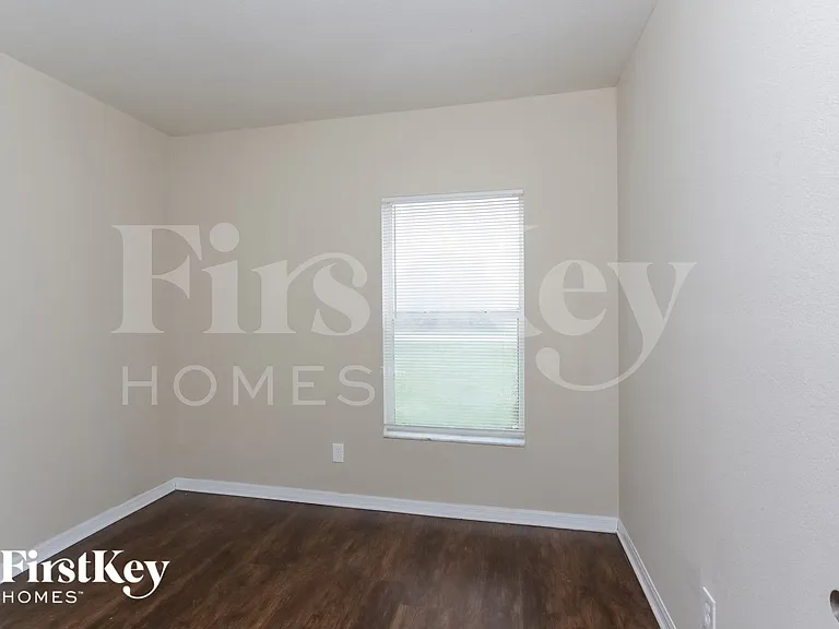 2598 N Biscayne Dr — Photo 11
