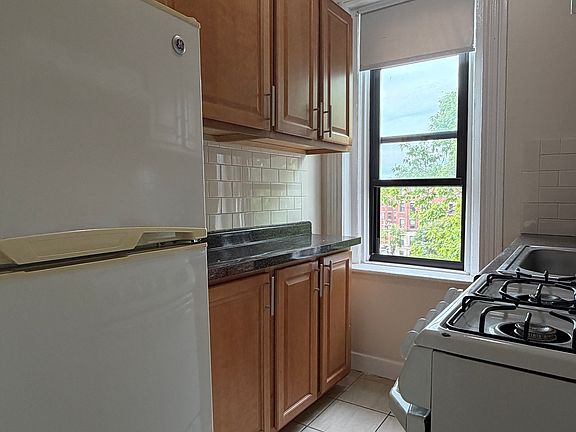 3rd image of 1155 Commonwealth Ave #43