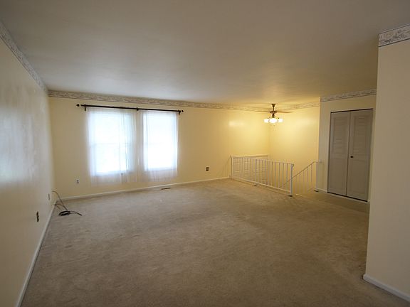 4th image of 4401 Strathaven Dr