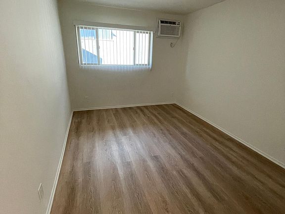2nd image of 1262 Granville Ave #6
