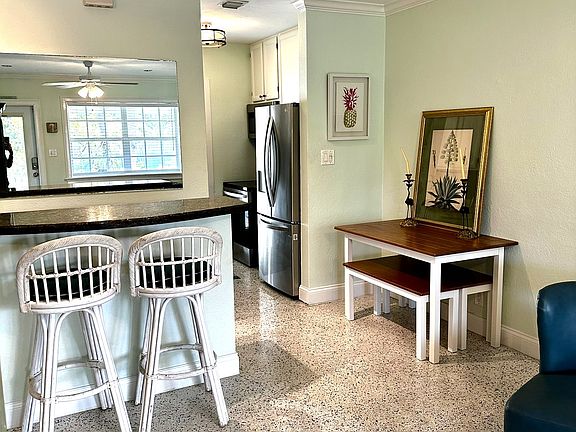5th image of 2525 Flagler Ave #2