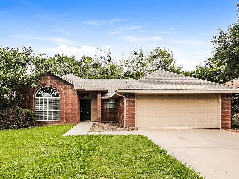 2115 Lattimore St — Photo 1
