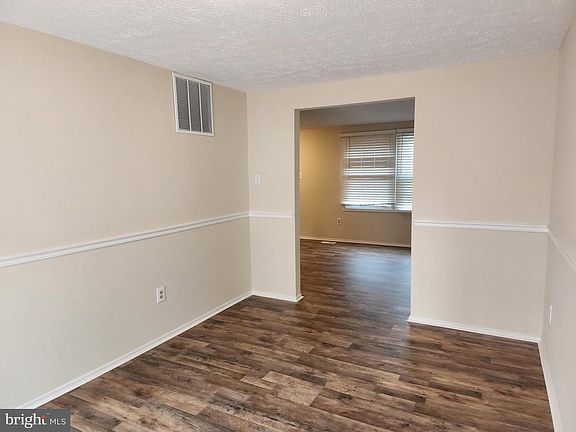 5th image of 9206 Connell Ct