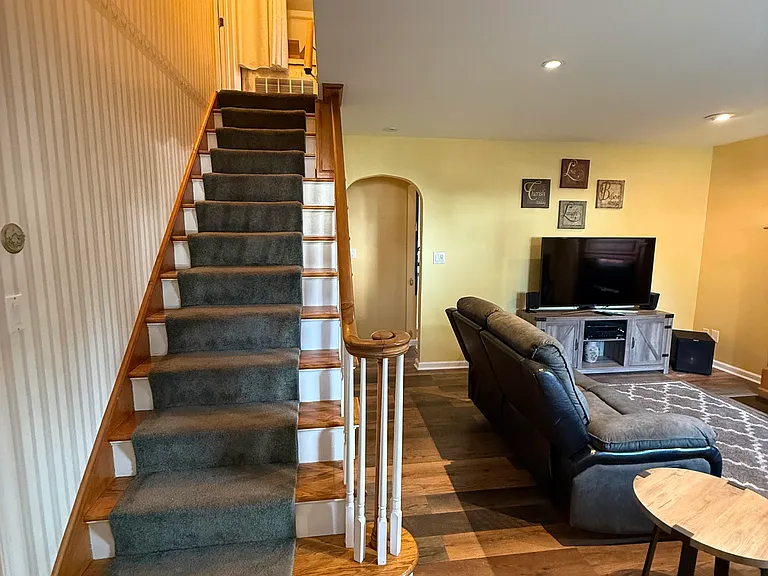 2 Leach Ave — Photo 19