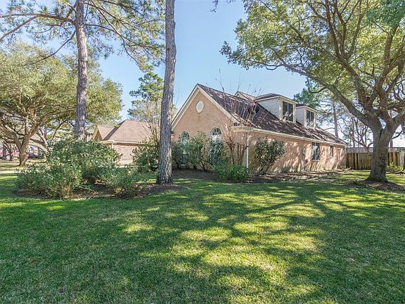 2nd image of 9631 Bavaria Dr