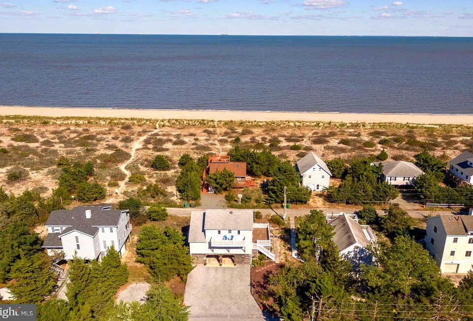 1st image of 1619 Beach Plum Dr