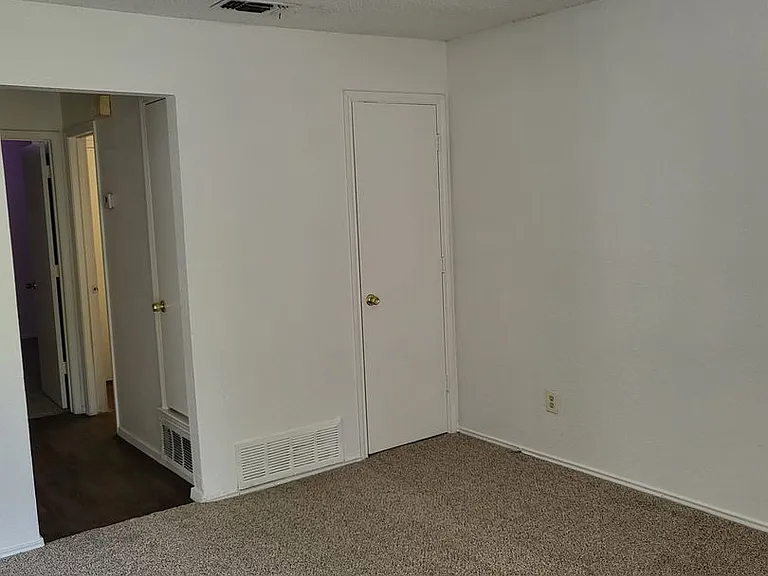 1209 Avondale Ct #C — Photo 3