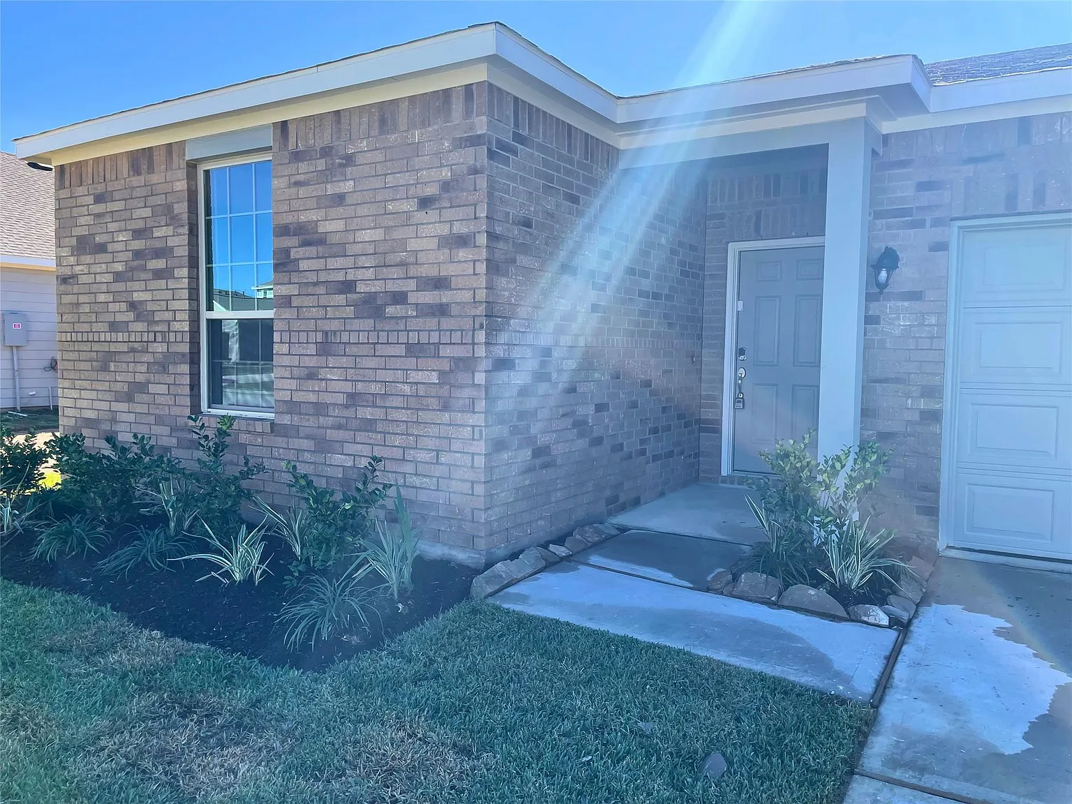 3 bed, 2.0 bath, 1637 sqft, $1,850 — Photo 2