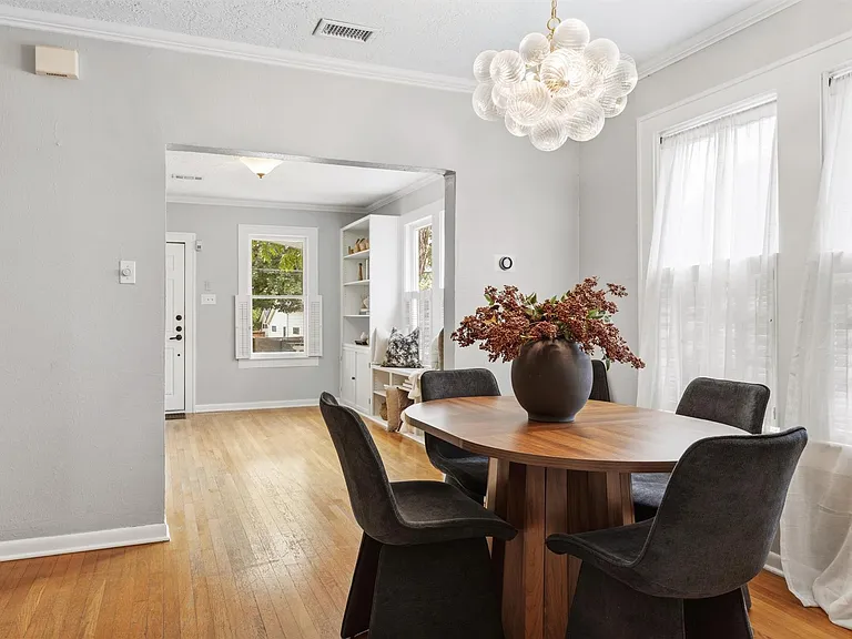 1507 Wethersfield Rd — Photo 10