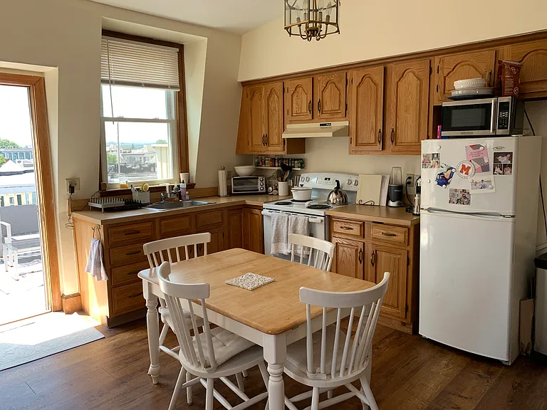 839 E 4th St #3 — Photo 2