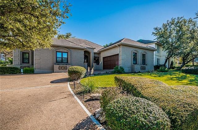 1st image of 11 Autumn Oaks Dr