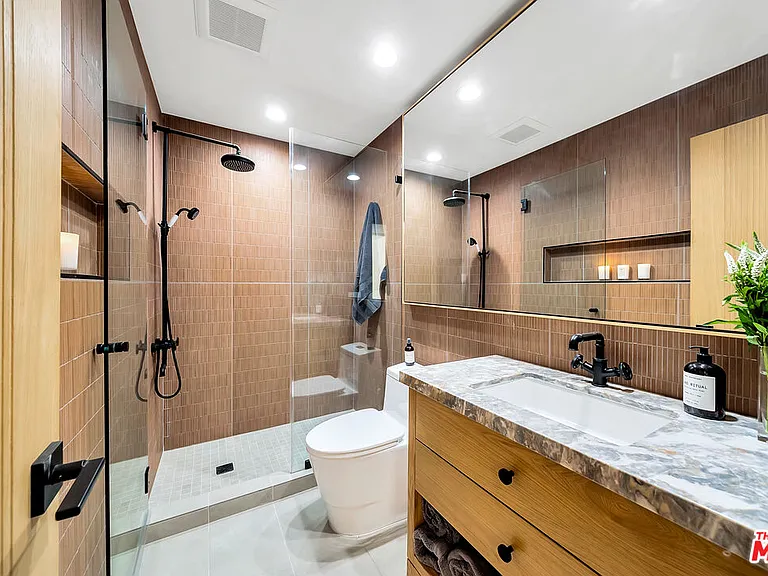 1033 Carol Dr #305 — Photo 15