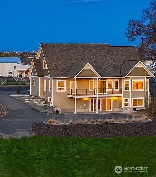 2nd image of 2762 Elgin Road NE