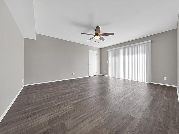 5th image of 15928 Vanowen St