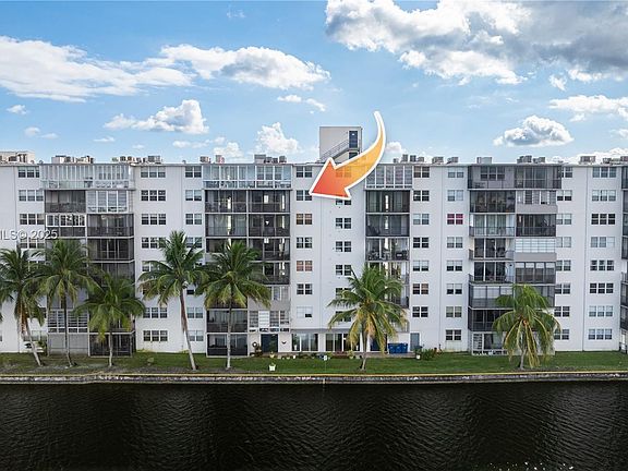 5th image of 1075 NE Miami Gardens Dr APT 707