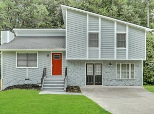 3864 Tree Bark Ln, Snellville, GA