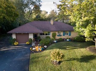 823 Fairacres Dr, Dayton, OH 45429