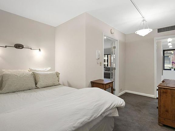 3rd image of 25 E 83rd St APT 7B