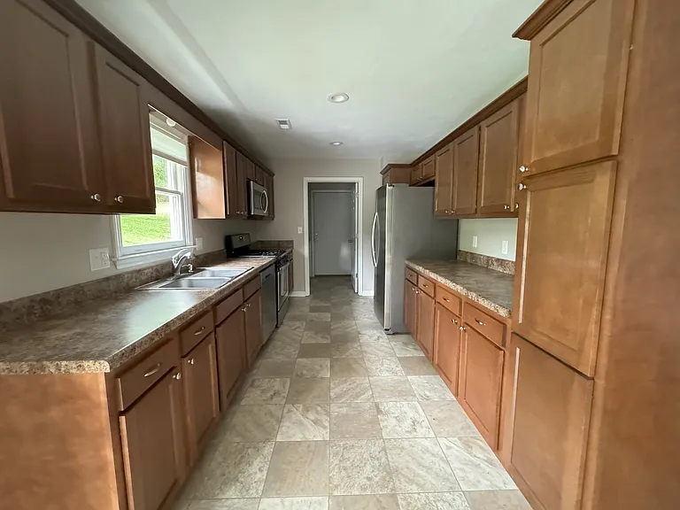 46 Housman St — Photo 8