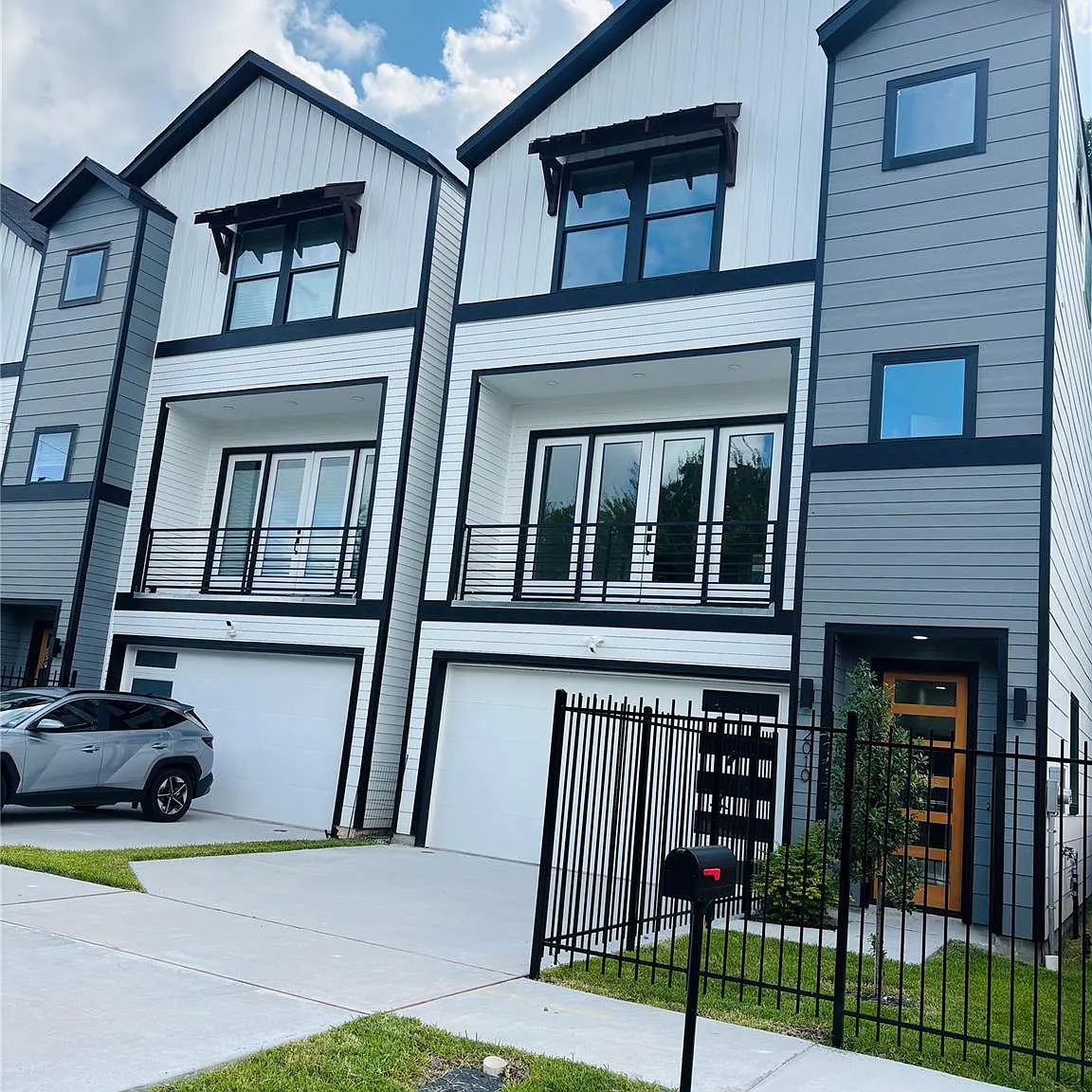 3 bed, 3.5 bath, 2000 sqft, $2,580 — Photo 1