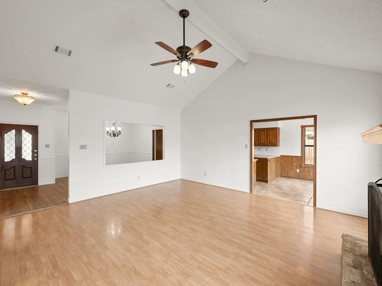 3 bed, 2.0 bath, 1861 sqft, $2,500 — Photo 4