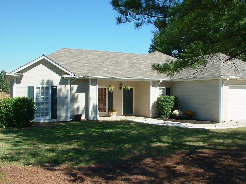 205 Summer Brook Ln