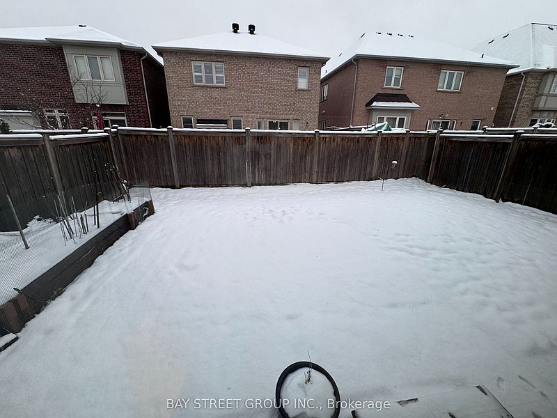 Burlington House for rent - 4 Bedrooms — photo 24