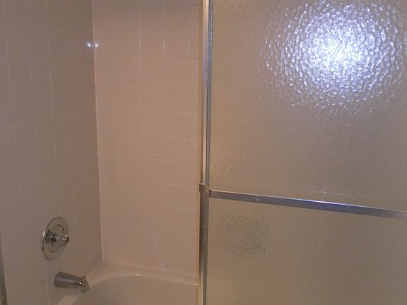 Guest tub/shower