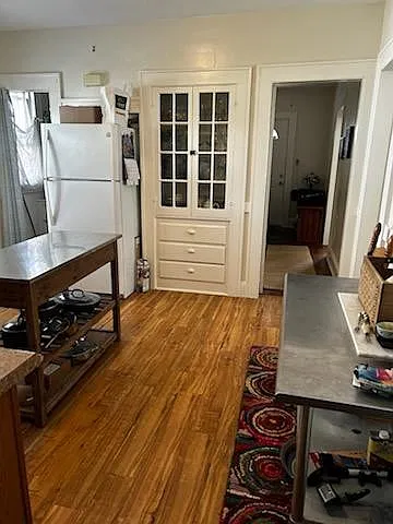 2 bed, 1000 sqft, $1,600 — Photo 3
