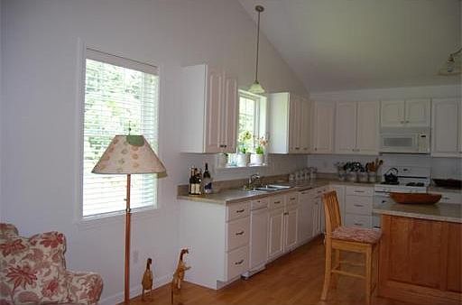 5th image of 15 Paige Ln