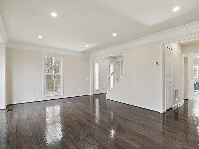 43840 Laburnum Sq — Photo 3