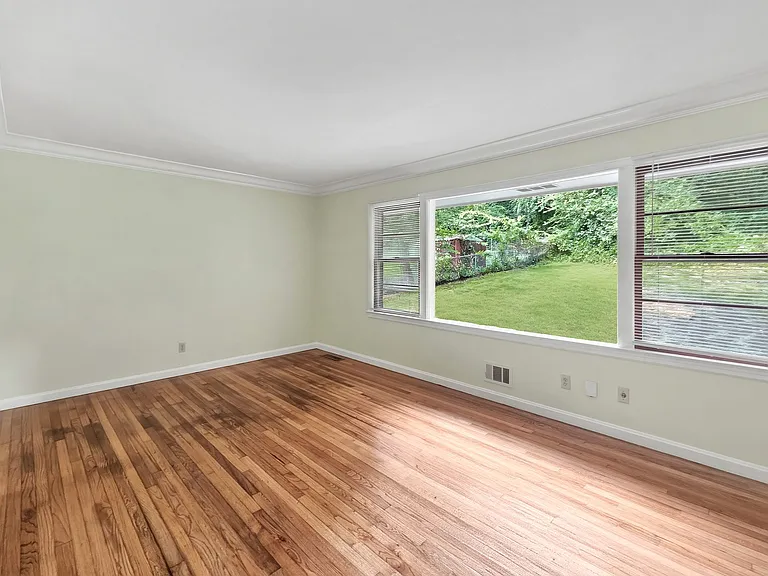 2798 Dearwood Dr SW — Photo 5