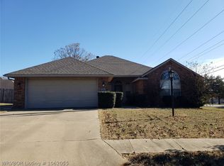 100 Daybreak Ln, Alma, AR 72921