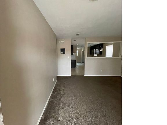 4th image of 10047 Hillview Dr