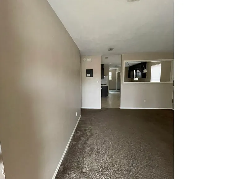 10047 Hillview Dr — Photo 4