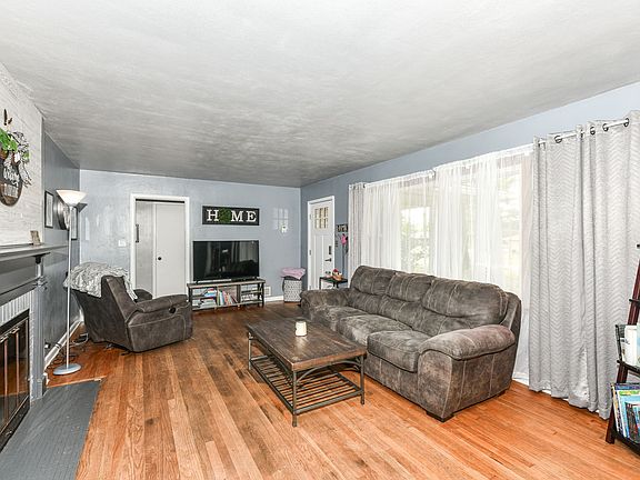 4th image of 1626 Magnolia Dr