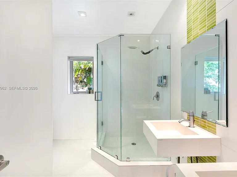 9380 Bay Dr — Photo 37