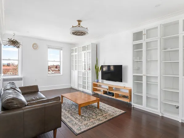 112 E 2nd St #5T, Brooklyn, NY 11218