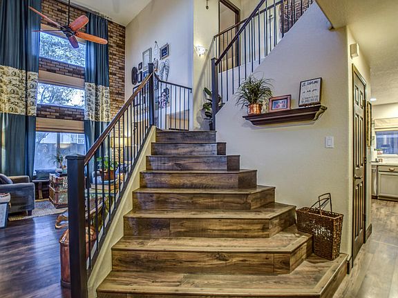 3rd image of 2927 E Glenhaven Dr