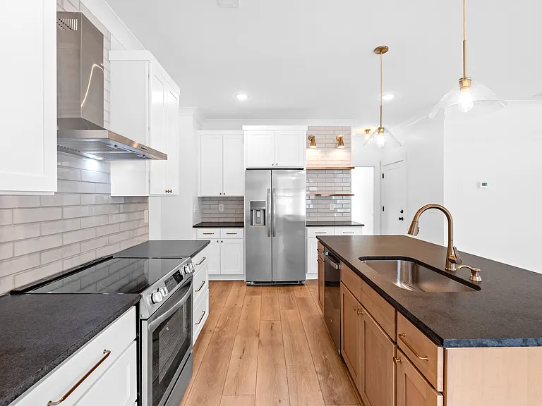 290 Morgan St — Photo 9
