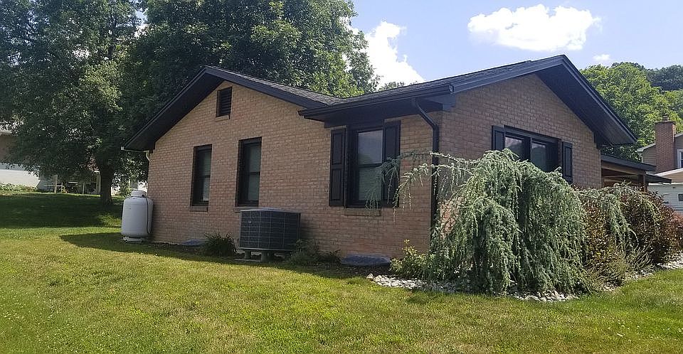 2nd image of 807 Preston St